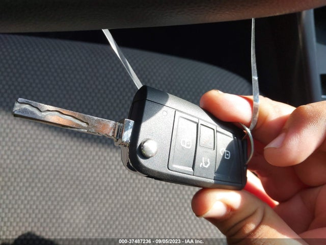 3VWC57BU2KM130723 Volkswagen Jetta S/se/r-line