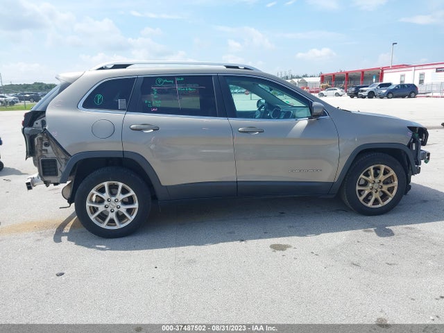 1C4PJLCB1HW669560 Jeep Cherokee Latitude
