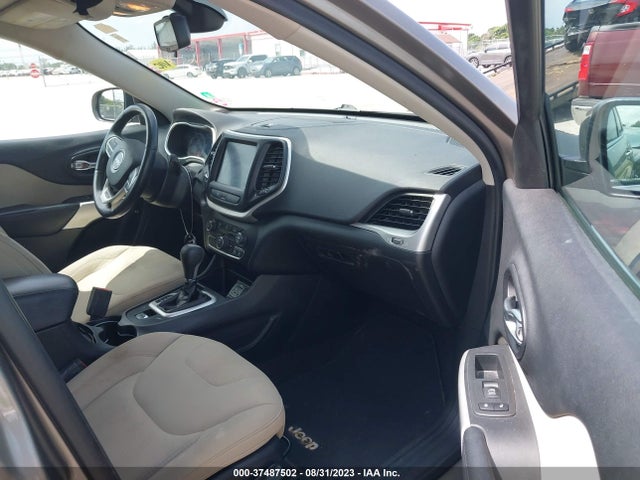 1C4PJLCB1HW669560 Jeep Cherokee Latitude
