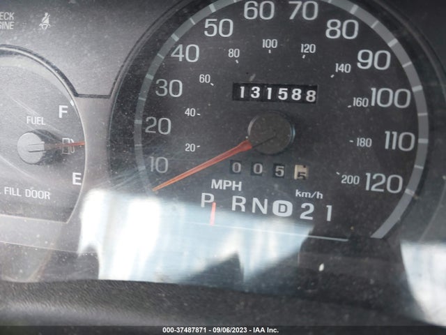1998 FORD CROWN VICTORIA VIN: 2FAFP73W1WX153274