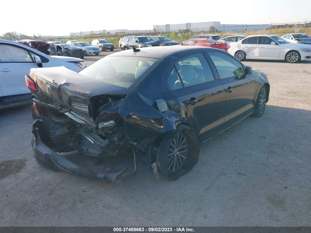 3VWD17AJ4GM394976 Volkswagen Jetta Sedan 1.8t Sport