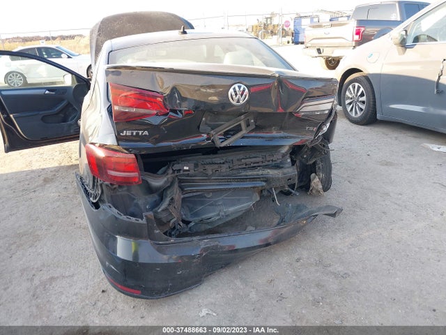3VWD17AJ4GM394976 Volkswagen Jetta Sedan 1.8t Sport