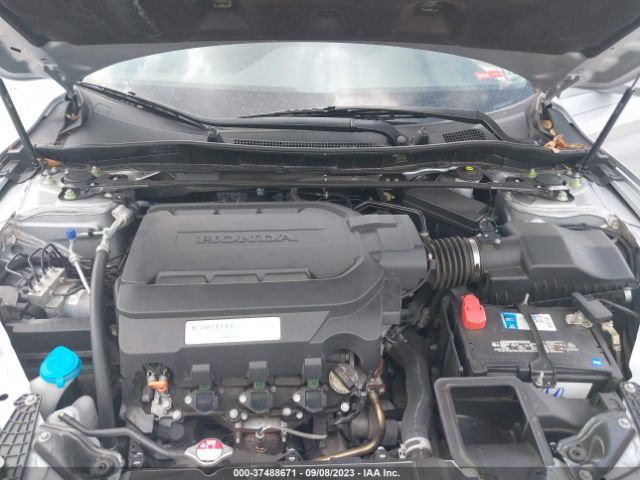 1HGCR3F92HA031266 Honda Accord Sedan Touring