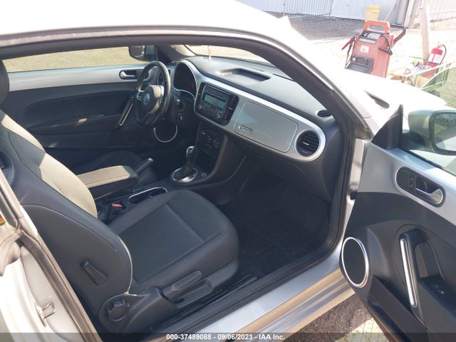 3VWJX7AT0EM607213 Volkswagen Beetle Coupe 2.5l