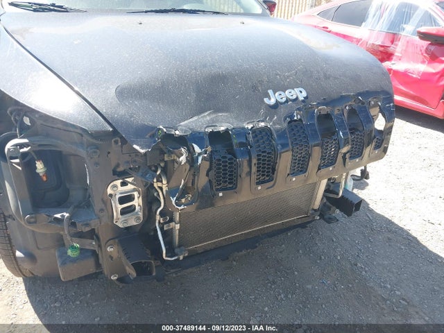 1C4PJMCS8HW563743 Jeep Cherokee Latitude