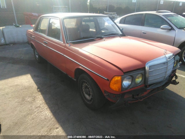 1981 MBNZ 240 D 4D VIN: WDB12312310242658