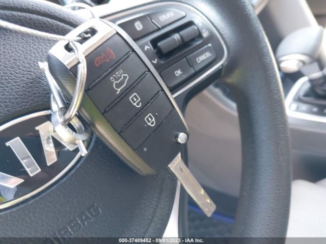 KNDPMCAC8H7221295 KIA Sportage Lx