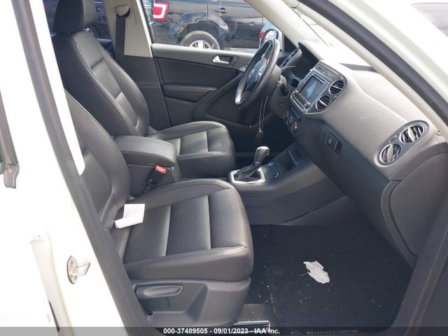WVGAV7AX2HK001723 Volkswagen TIGUAN S