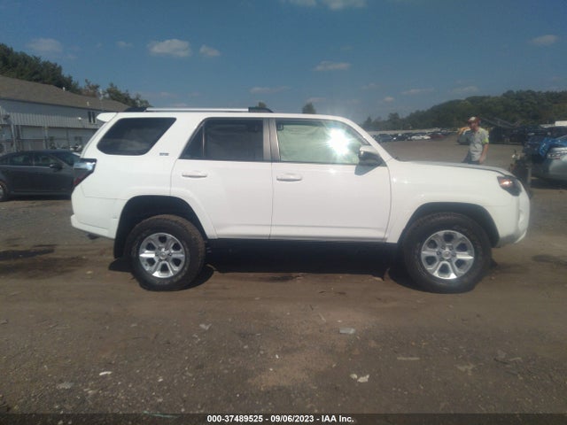 Toyota 4RUNNER SR5 2019 JTEBU5JR6K5675005 Image 12