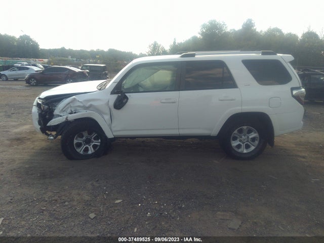 Toyota 4RUNNER SR5 2019 JTEBU5JR6K5675005 Image 13