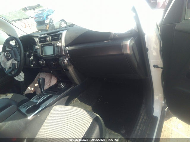 Toyota 4RUNNER SR5 2019 JTEBU5JR6K5675005 Image 5