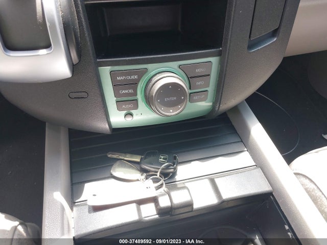2011 HONDA PILOT TOURING VIN: 5FNYF3H90BB055431