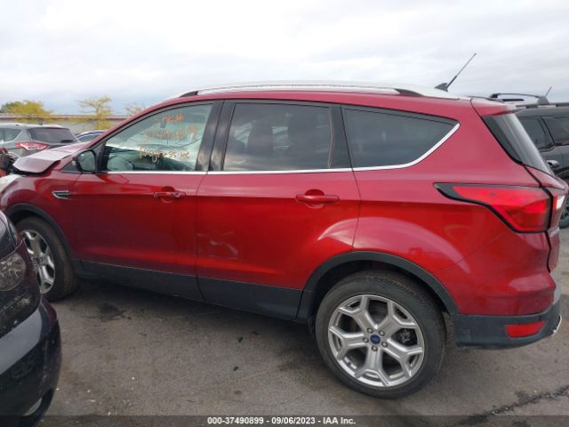 1FMCU9J92KUB77272 Ford Escape Titanium