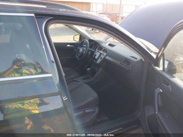 3VV3B7AX4LM067831 Volkswagen Tiguan Se/sel/se R-line Black