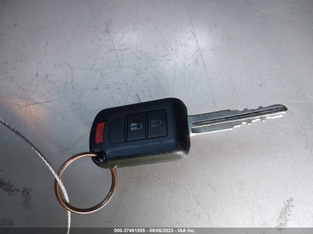 JA4AT3AA8KZ033941 Mitsubishi Eclipse Cross Es