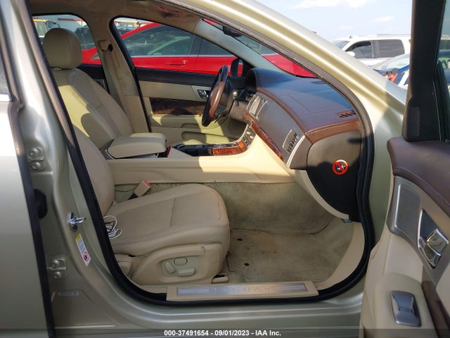 2009 JAGUAR XF SAJWA05B39HR09674 Photo 4