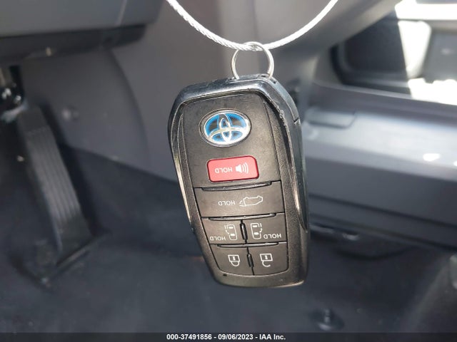 Toyota SIENNA XLE 2021 5TDJRKEC2MS060857 Image 3