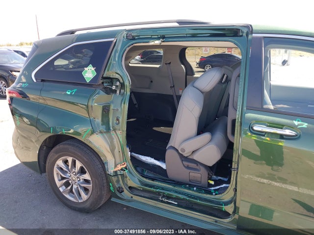 Toyota SIENNA XLE 2021 5TDJRKEC2MS060857 Image 13