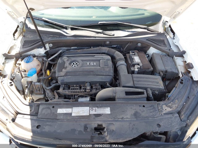 1VWAT7A37GC052163 Volkswagen Passat 1.8t S
