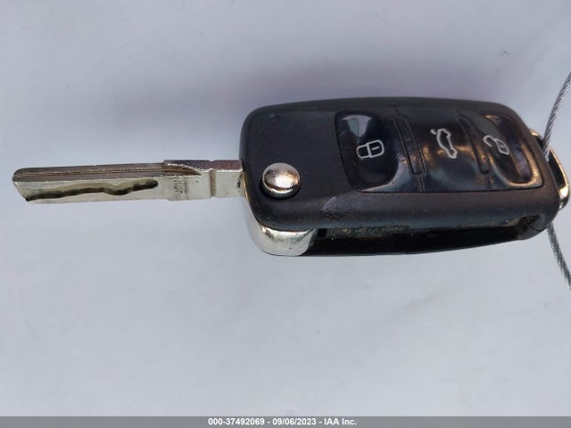 1VWAT7A37GC052163 Volkswagen Passat 1.8t S