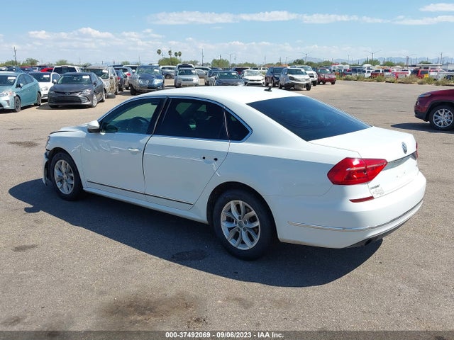1VWAT7A37GC052163 Volkswagen Passat 1.8t S