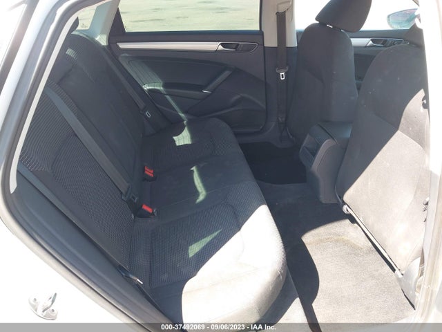 1VWAT7A37GC052163 Volkswagen Passat 1.8t S