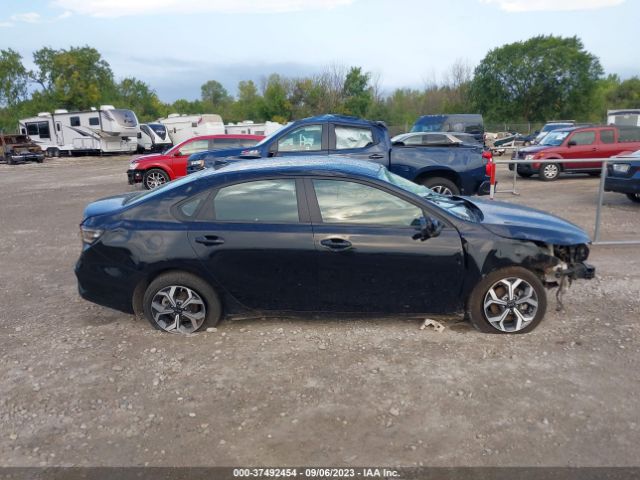 3KPF24ADXME365828 KIA Forte Lxs