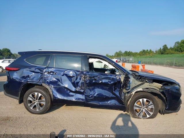 Toyota Highlander Xle 2021 5TDGZRBH6MS533047 Image 13