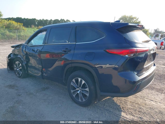 Toyota Highlander Xle 2021 5TDGZRBH6MS533047 Image 3
