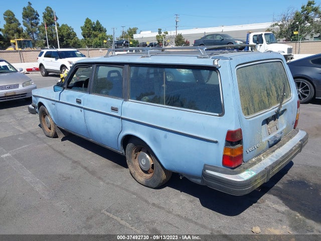 1982 VOLVO 245 DL/GL VIN: YV1AX4956C1423261