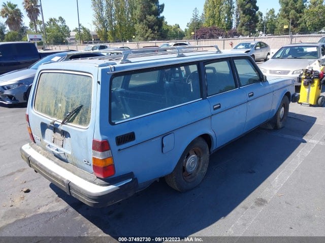 1982 VOLVO 245 DL/GL VIN: YV1AX4956C1423261