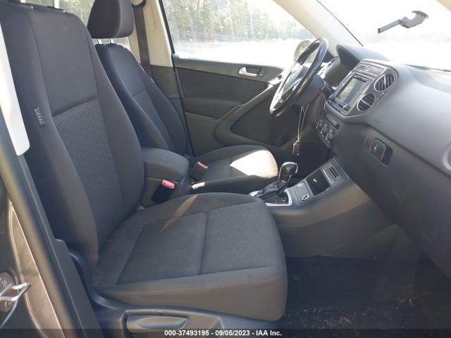 WVGAV7AXXJK004651 Volkswagen TIGUAN LIMITED