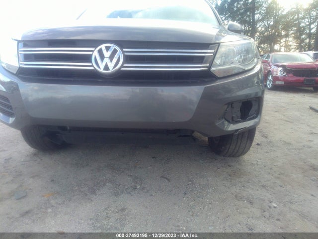 WVGAV7AXXJK004651 Volkswagen TIGUAN LIMITED