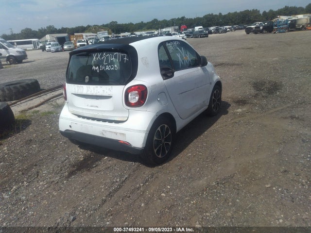 2017 Smart Fortwo, VIN: WMEFJ5DA0HK174529