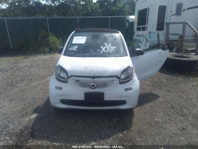 2017 Smart Fortwo, VIN: WMEFJ5DA0HK174529