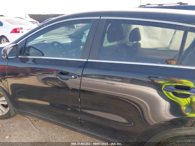 2018 KIA SPORTAGE LX VIN: KNDPM3AC1J7455218