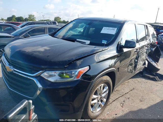 Chevrolet Traverse Ls 2018 1GNERFKW9JJ124142 Image 2