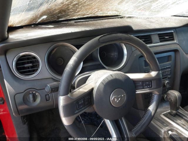 1ZVBP8EM0E5208563 Ford Mustang V6