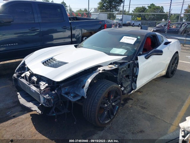 Chevrolet Corvette 2lt 2015 1G1YC2D79F5105895 Image 2