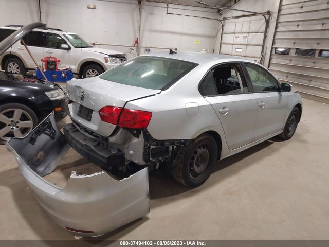 3VWD17AJ2EM228615 Volkswagen Jetta Sedan Se