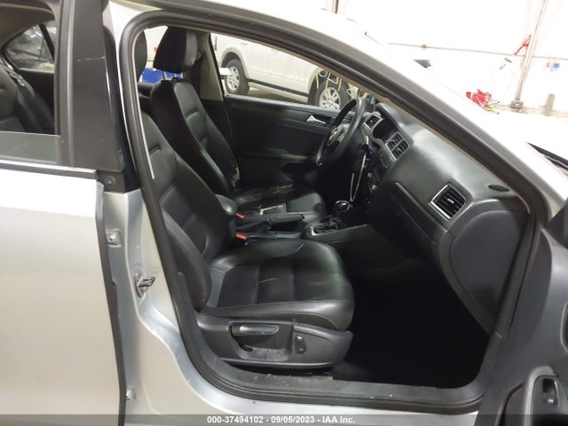 3VWD17AJ2EM228615 Volkswagen Jetta Sedan Se