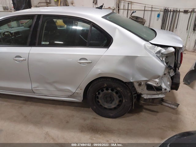 3VWD17AJ2EM228615 Volkswagen Jetta Sedan Se