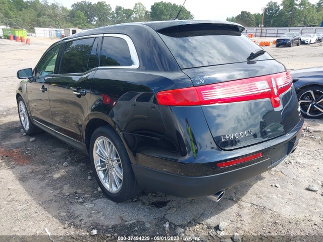 2016 Lincoln MKT, VIN: 2LMHJ5AT1GBL00371