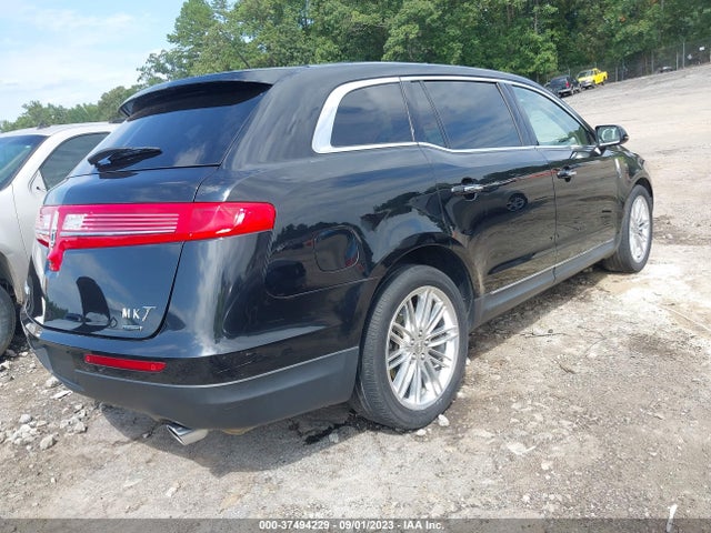 2016 Lincoln MKT, VIN: 2LMHJ5AT1GBL00371