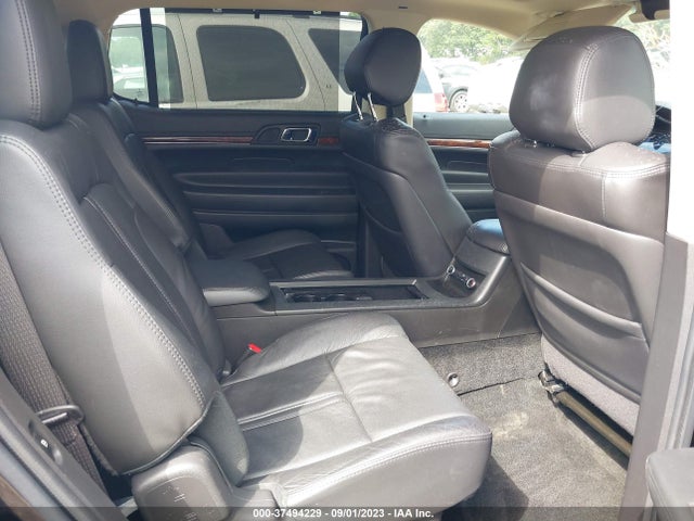 2016 Lincoln MKT, VIN: 2LMHJ5AT1GBL00371
