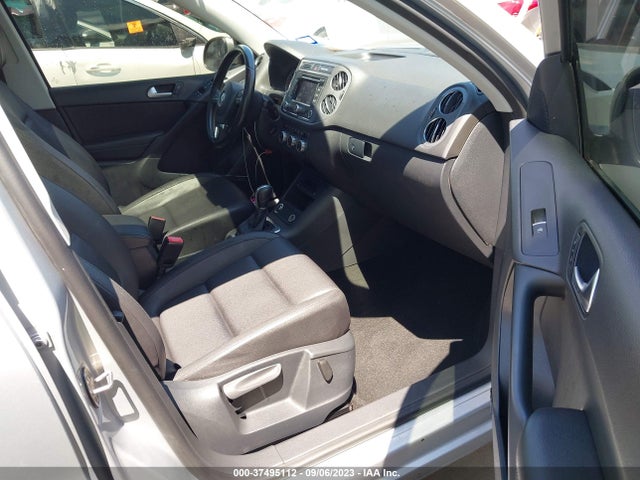 WVGAV7AX4FW562351 Volkswagen Tiguan Sel