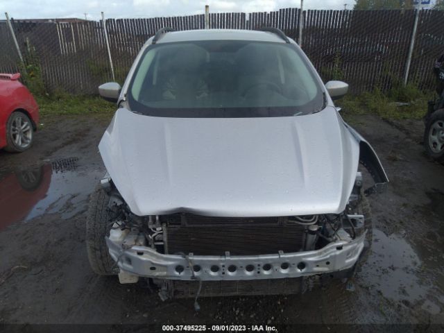 1FMCU9GD9JUC37445 Ford ESCAPE SE