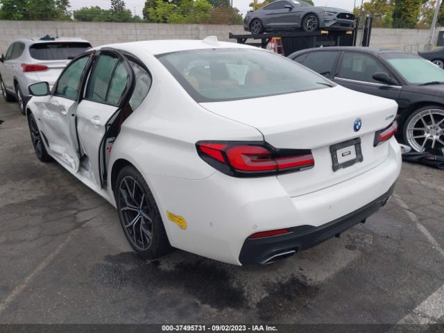 2022 BMW 5 SERIES WBA13AG04NCJ42149 Photo 2