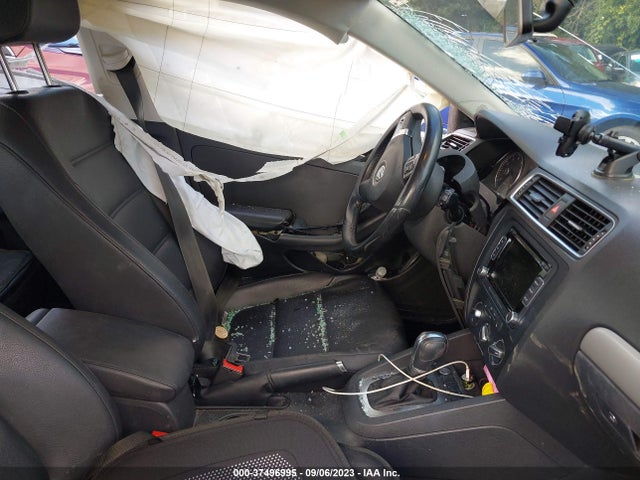 3VWD17AJ1EM321030 Volkswagen Jetta Sedan Se