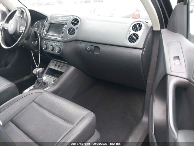 WVGAV3AXXEW510990 Volkswagen TIGUAN SE
